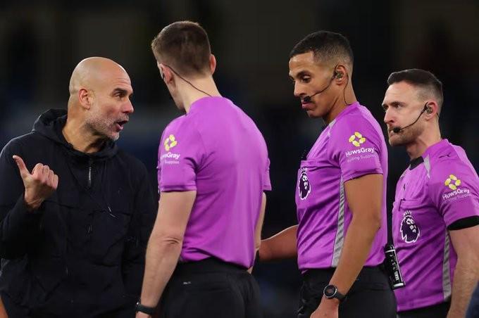 华体会直播公司-记者：曼城vs狼队主裁未被取消英超执法资格，按计划执法英冠