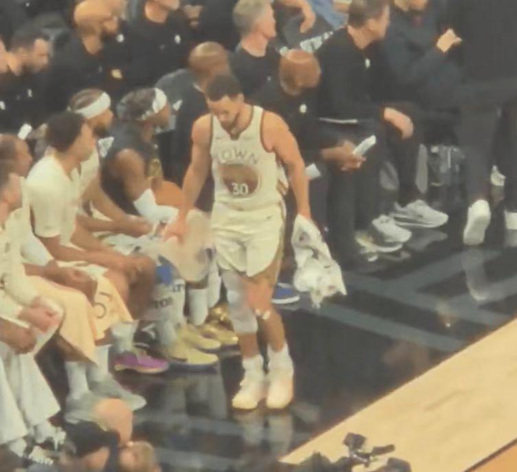 华体会体育公司-勇士官宣：库里右膝酸痛提前退赛 队记曝过去一周一直不适