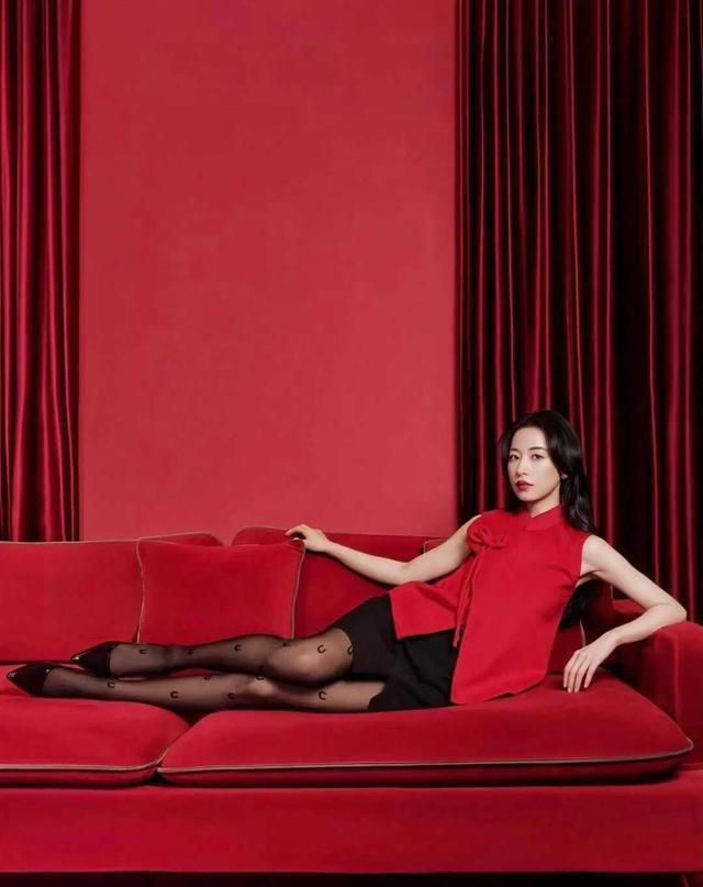 华体会团队-终于明白为何让周雨彤代言丝袜