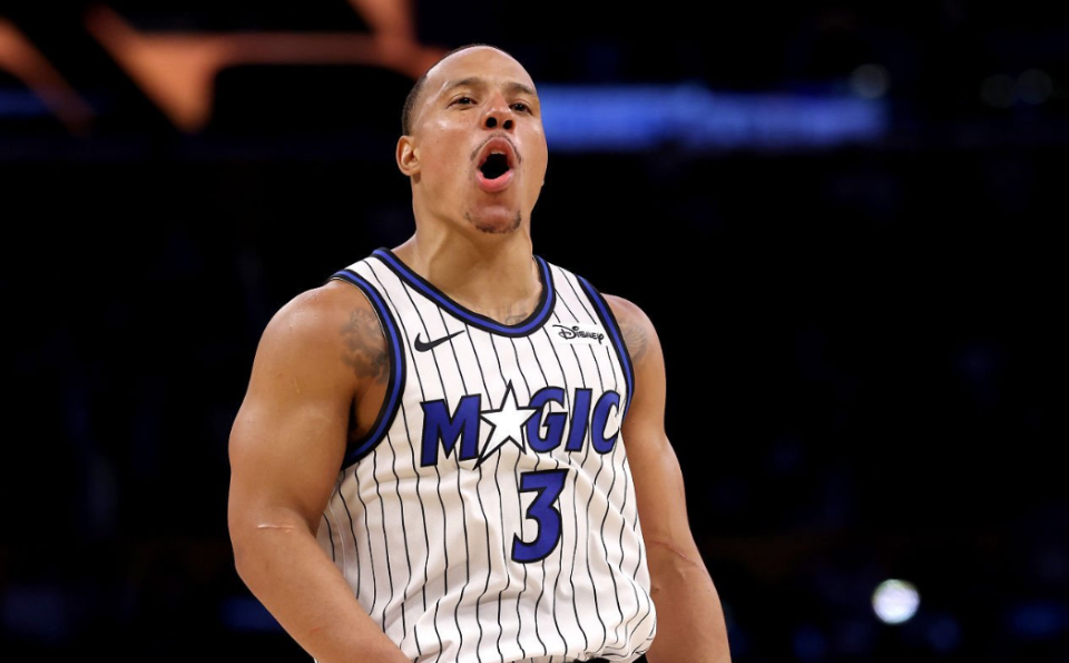 华体会直播公司-NBA官宣两张罚单：华子贝恩用力把球扔向观众席 各罚25000美元