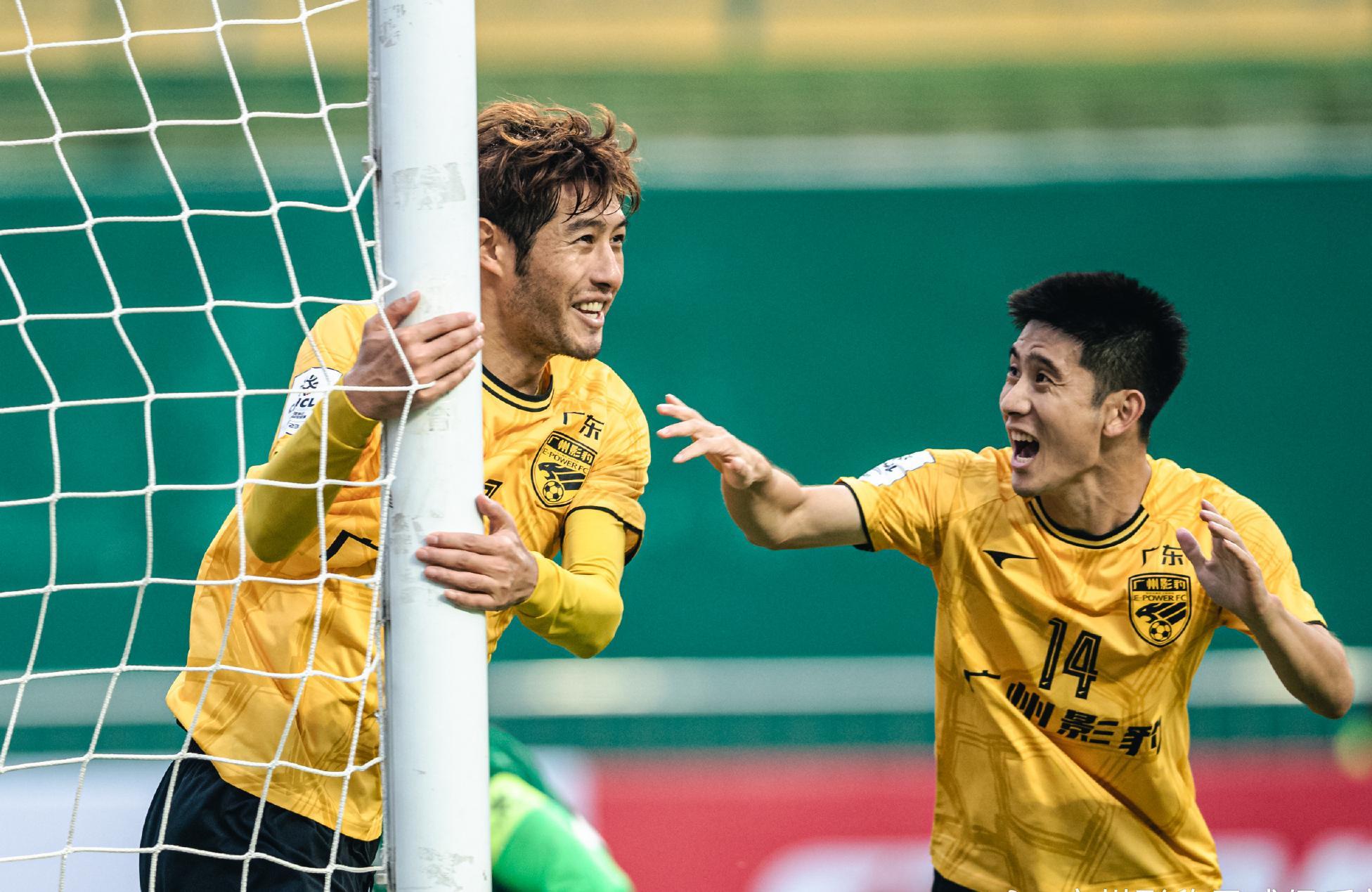 华体会直播公司-踢遍四级联赛！1米95高中锋加盟榆林，但遭停赛6场无缘足协杯首战