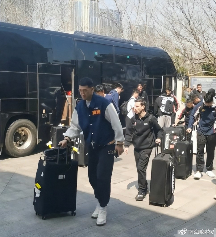 华体会赛事平台-难逃两连败？广东队出征青岛人人愁容满面，粤蜜：教练作妖就该惩罚|青岛市|杜锋|山东队|广东男篮|山东男篮_新浪新闻